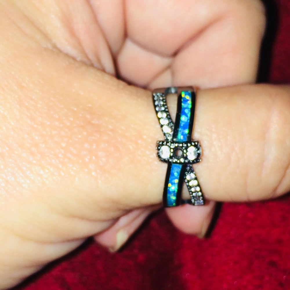 Jun kin size 9,  10 karat ring